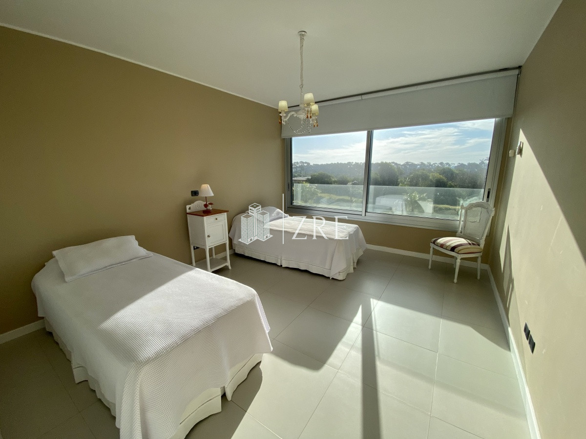 Apartamento ID.341 - Venta apartamento 4 dormitorios, playa brava Punta del Este 