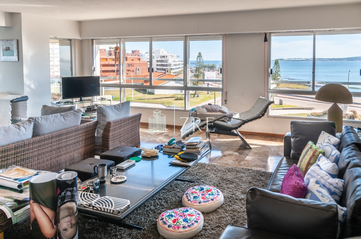 Apartamento ID.338 - Primera fila Playa Mansa, semipiso en Malecon.