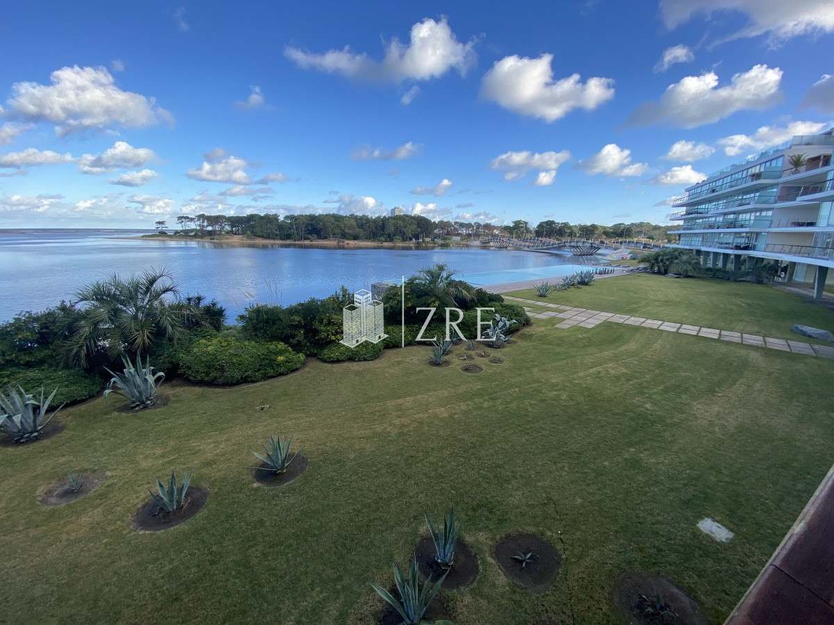 Apartamento ID.533 - Venta apartamento de 4 dormitorios Punta del Este