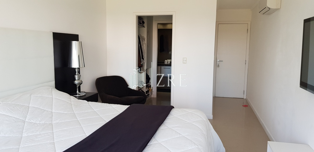 Apartamento ID.495 - Venta apartamento de 4 dormitorios a 200m del mar!