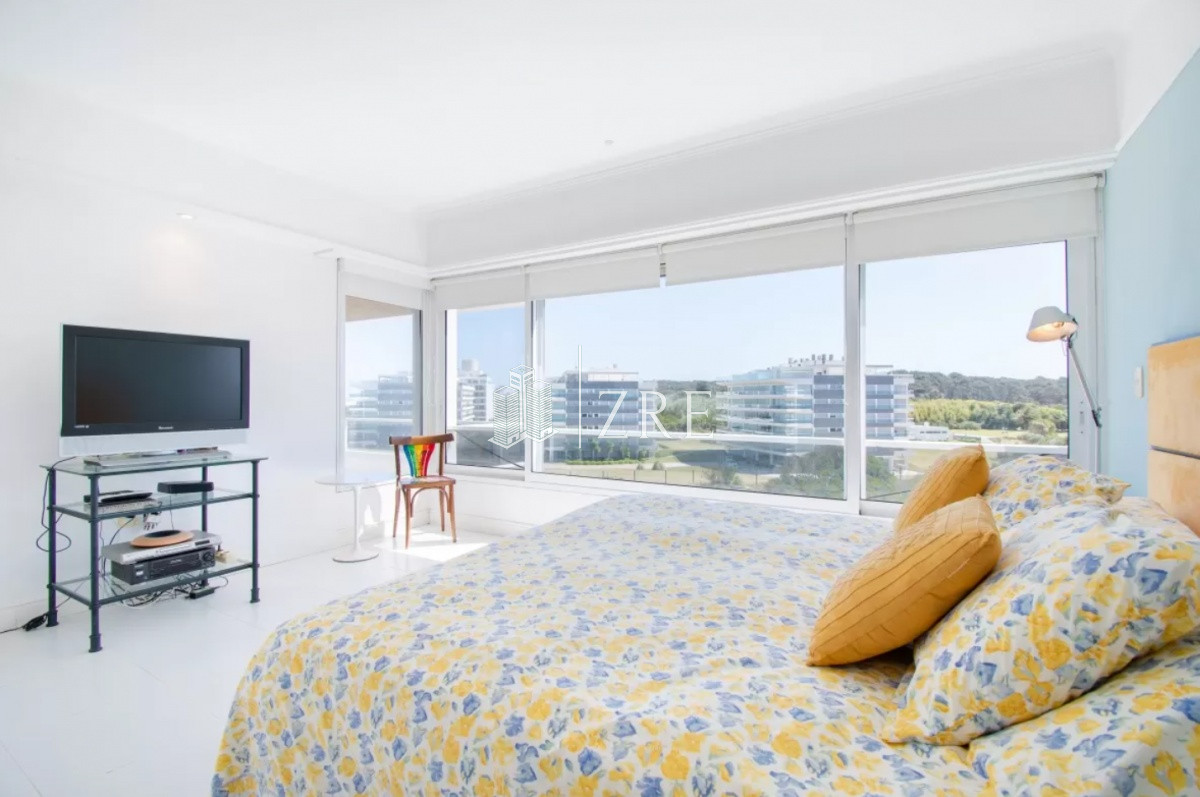 Apartamento ID.350 - Venta duplex 4 dormitorios playa brava Punta del Este