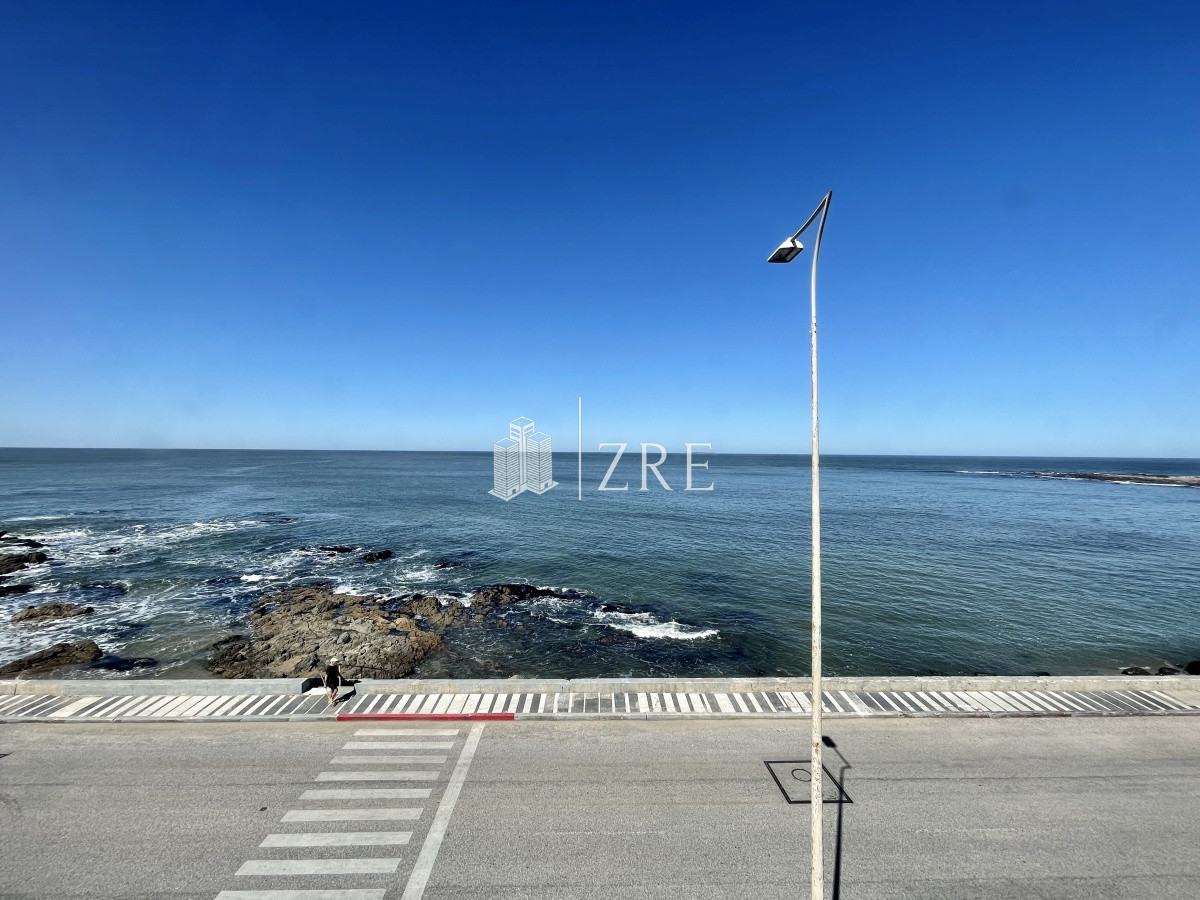 Apartamento ID.473 - Venta Apartamento en primera línea, Playa Brava, Punta del Este.