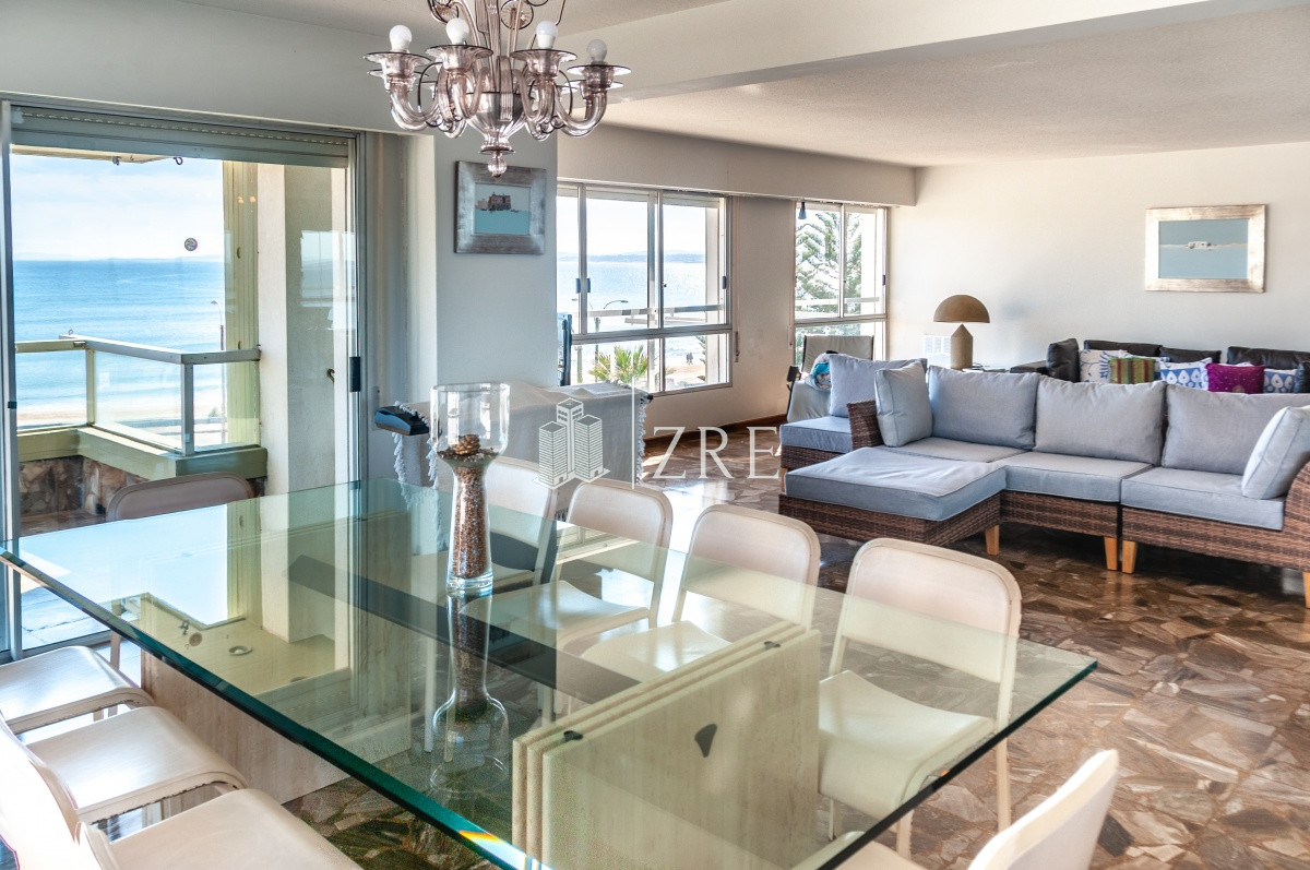 Apartamento ID.338 - Primera fila Playa Mansa, semipiso en Malecon.