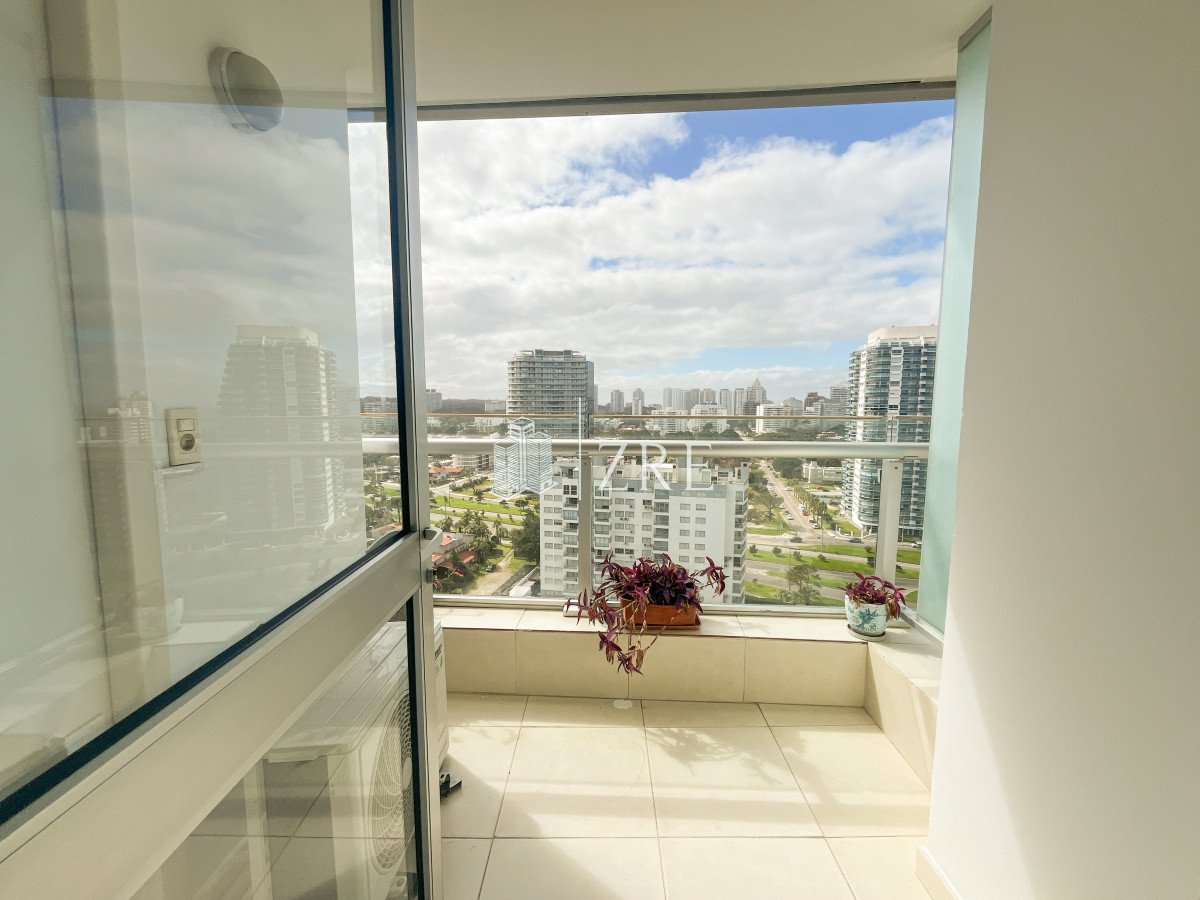 Apartamento ID.931 - Alquiler temporal, apartamento 2 dormitorios. Playa mansa, Punta del Este. 