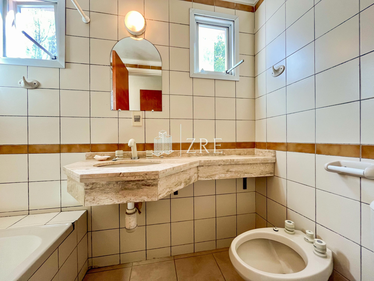 Apartamento ID.614 - Venta apartamento 3 dormitorios. Playa mansa, Punta del Este 