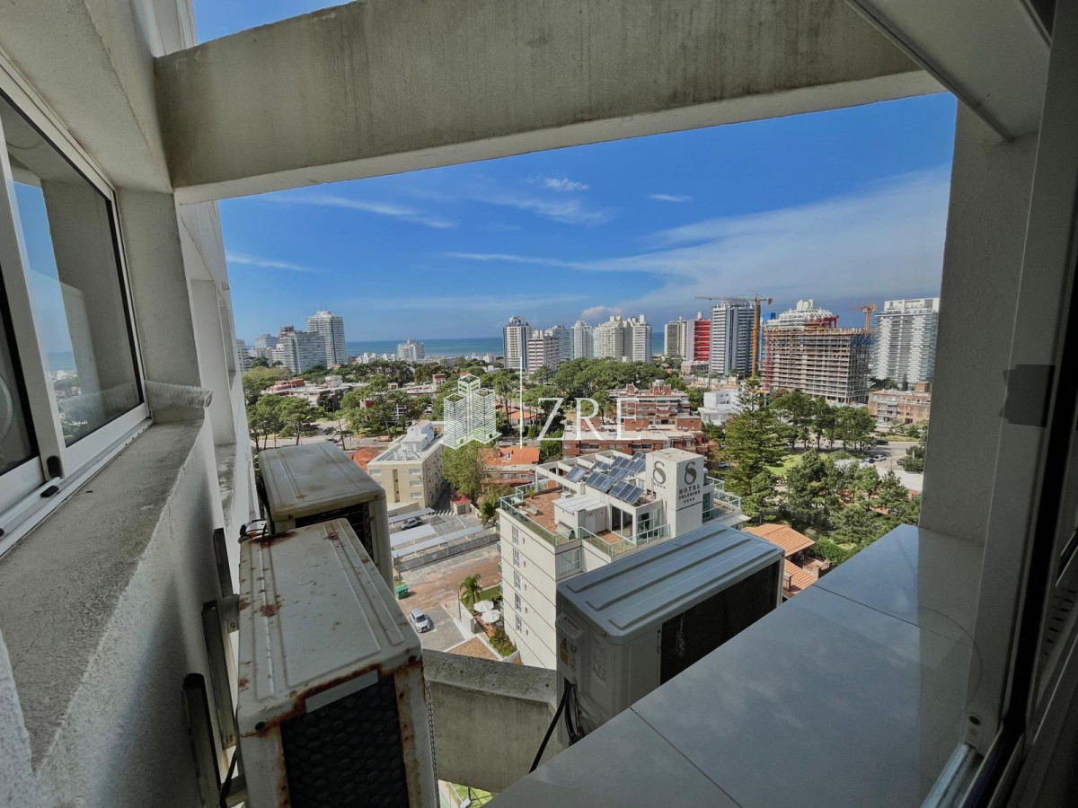 Apartamento ID.656 - Venta apartamento 2 dormitorios. Playa mansa, Punta del Este. 