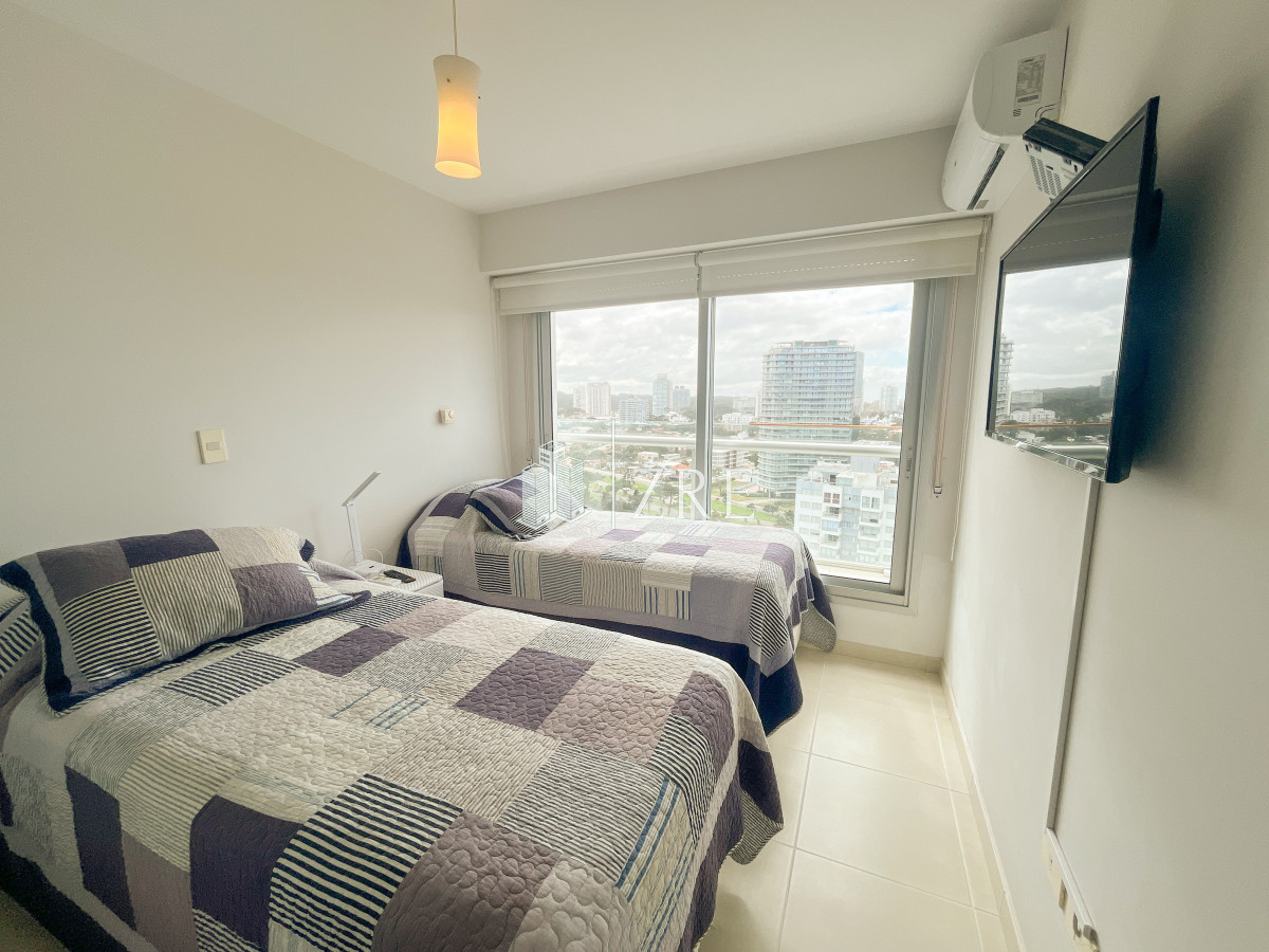 Apartamento ID.931 - Alquiler temporal, apartamento 2 dormitorios. Playa mansa, Punta del Este. 