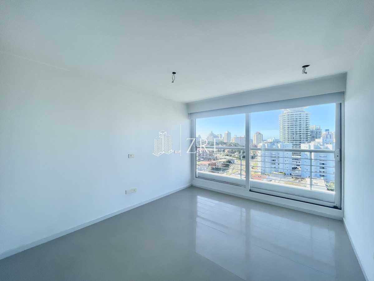 Apartamento ID.224 - Venta apartamento. 3 Dormitorios. Playa mansa, Punta del Este.
