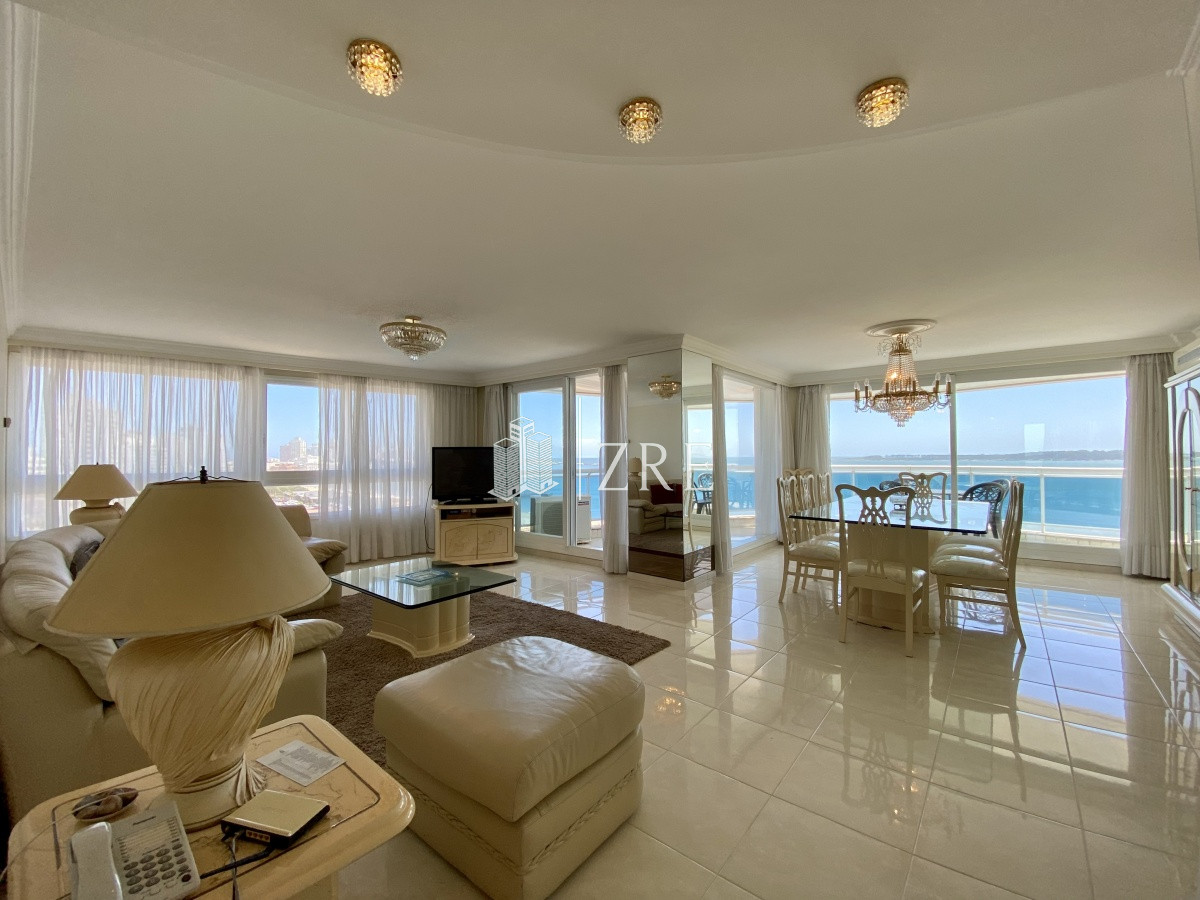 Apartamento ID.379 - Venta apartamento 3 dormitorios. Playa mansa, Punta del Este