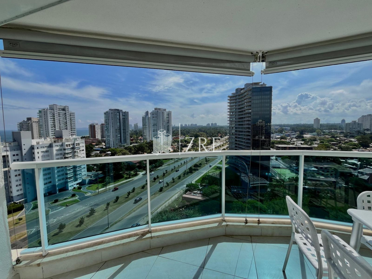Apartamento ID.656 - Venta apartamento 2 dormitorios. Playa mansa, Punta del Este. 