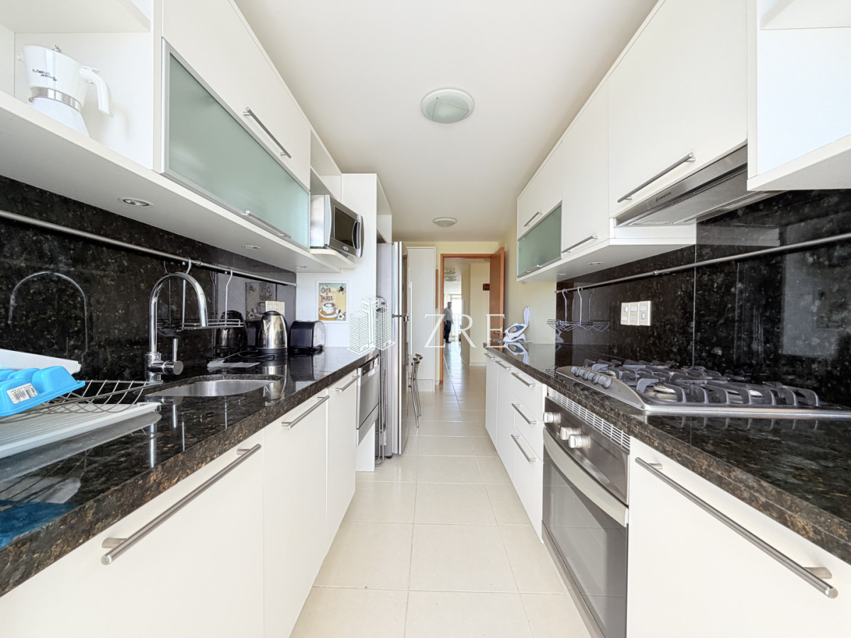 Apartamento ID.1264 - Venta apartamento 2 dormitorios. Playa mansa, Punta del Este 