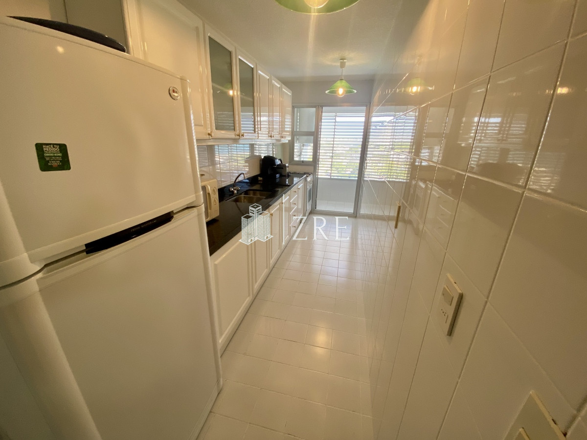 Apartamento ID.137 - Venta apartamento 3 dormitorios más dependencia, playa mansa. Punta del Este 