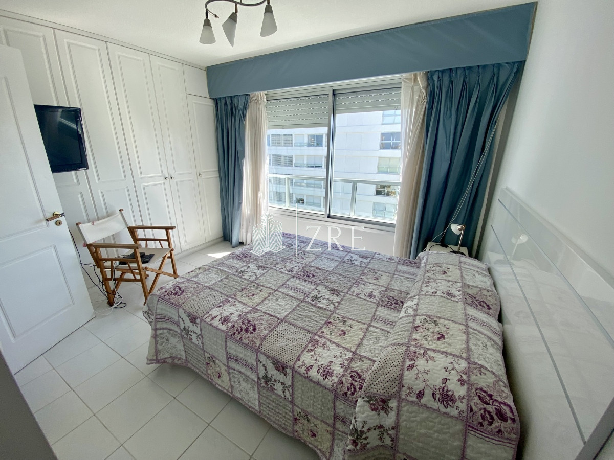 Apartamento ID.137 - Venta apartamento 3 dormitorios más dependencia, playa mansa. Punta del Este 