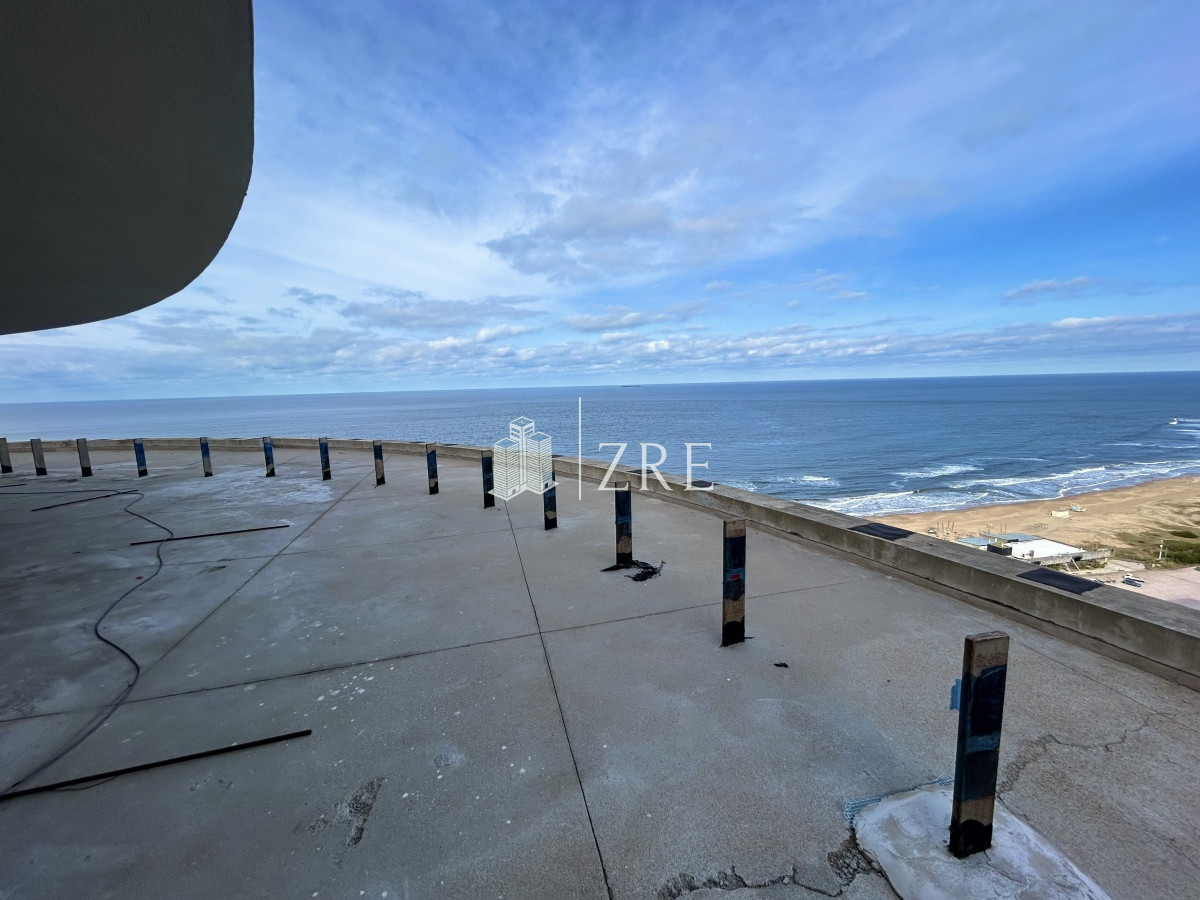 Apartamento ID.106 - Venta Penthouse Duplex Punta del Este con vista al mar. 4 dormitorios