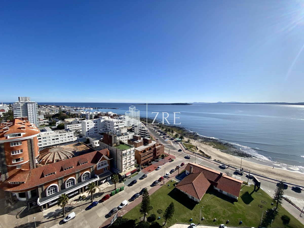 Apartamento ID.462 - Venta apartamento 4 dormitorios playa mansa Punta del Este