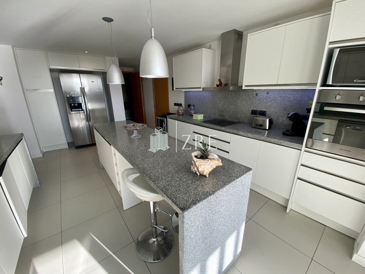 Apartamento ID.341 - Venta apartamento 4 dormitorios, playa brava Punta del Este 