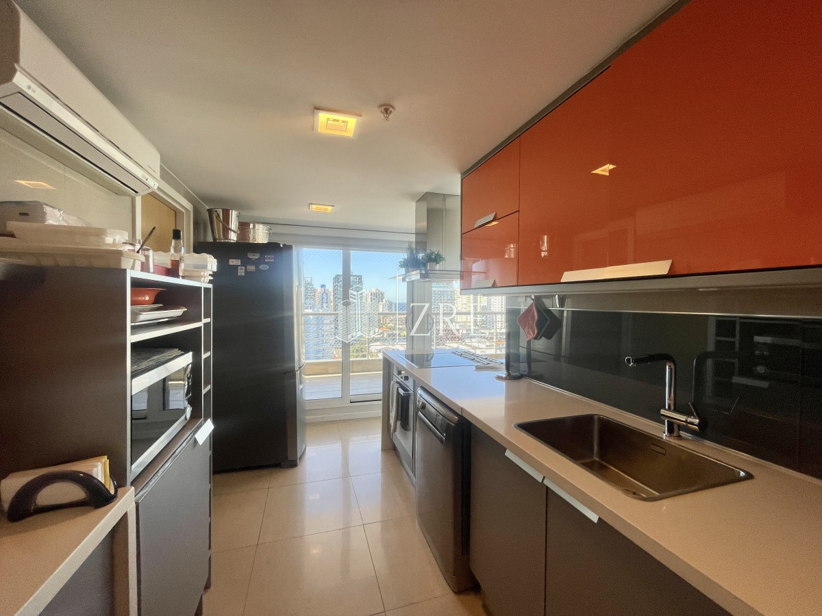 Apartamento ID.225 - Venta Departamento - 3 dormitorios + servicio - Punta Del Este -  Playa Mansa