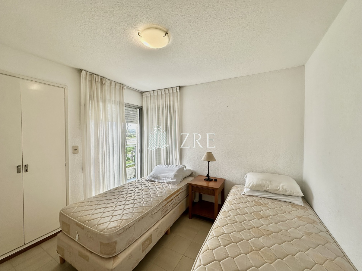 Apartamento ID.801 - Venta Apartamento - 3 Dormitorios 3 Baños - Primera linea Playa Mansa 