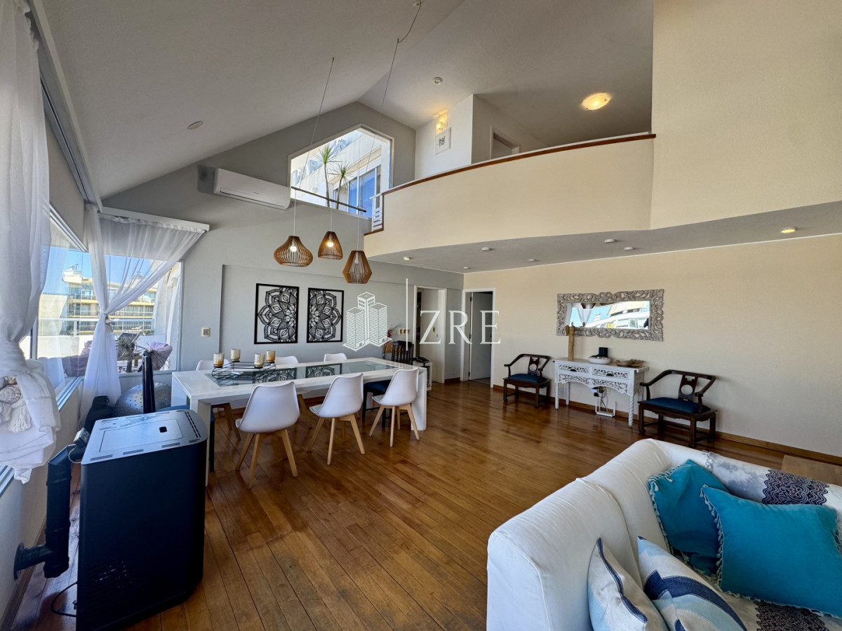 Apartamento ID.1317 - Venta. Penthouse dúplex. 3 dormitorios + dependencia 