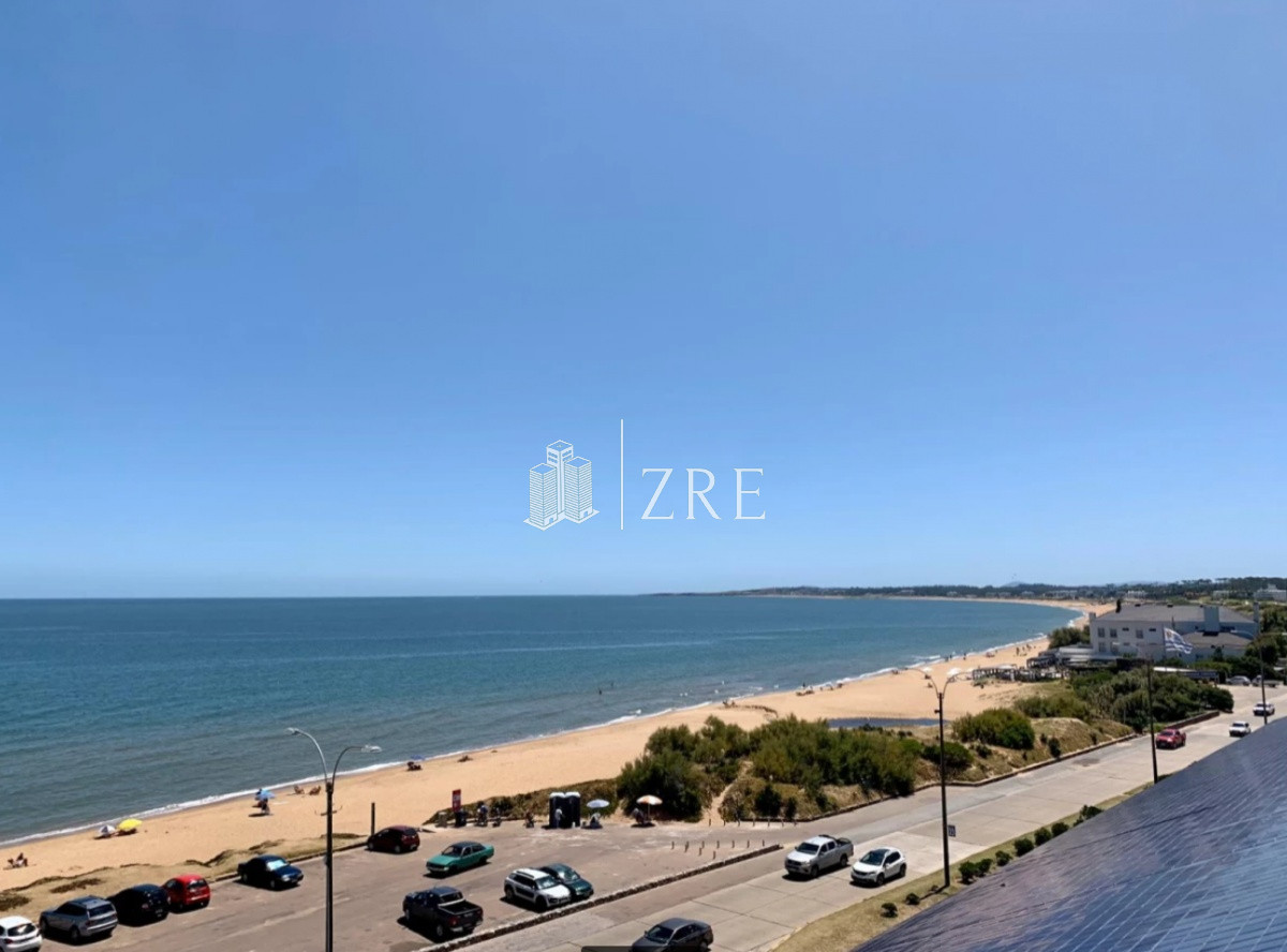Apartamento ID.472 - Venta apartamento Frente al Mar, Playa Mansa en Venta Dos Dormitorios y Parrillero