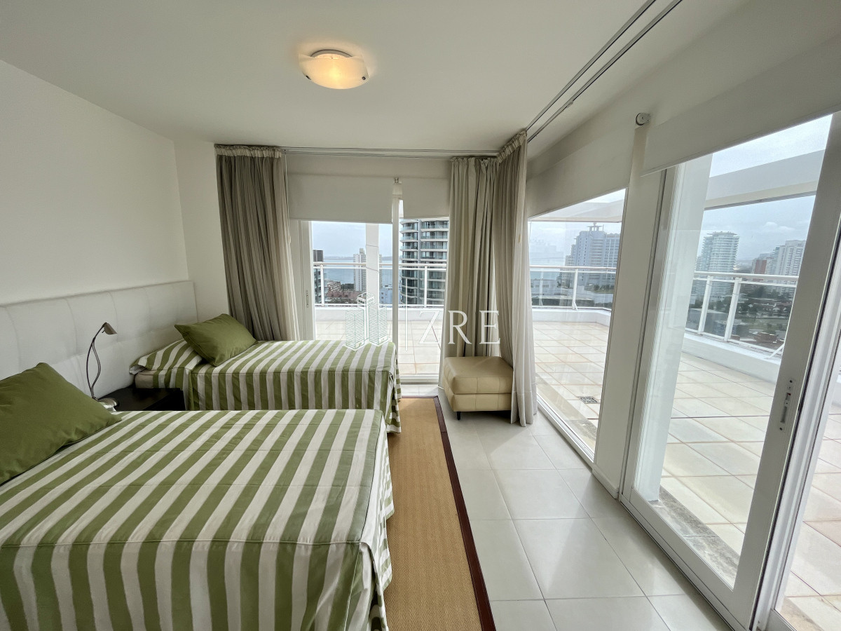 Apartamento ID.695 - Venta apartamento penthouse 3 dormitorios. Playa brava, Punta del Este 