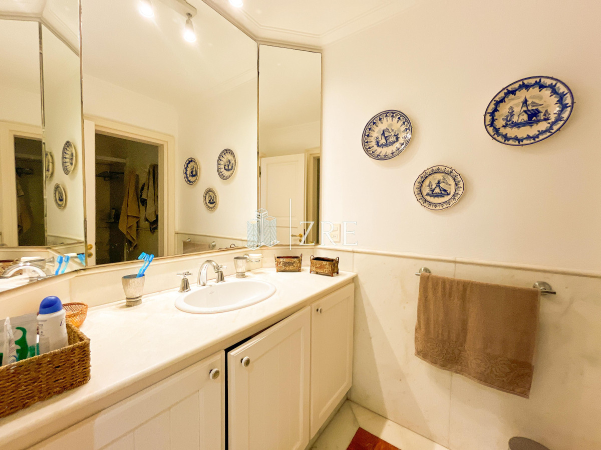 Apartamento ID.985 - Venta y alquiler apartamento en Península, Punta del Este 