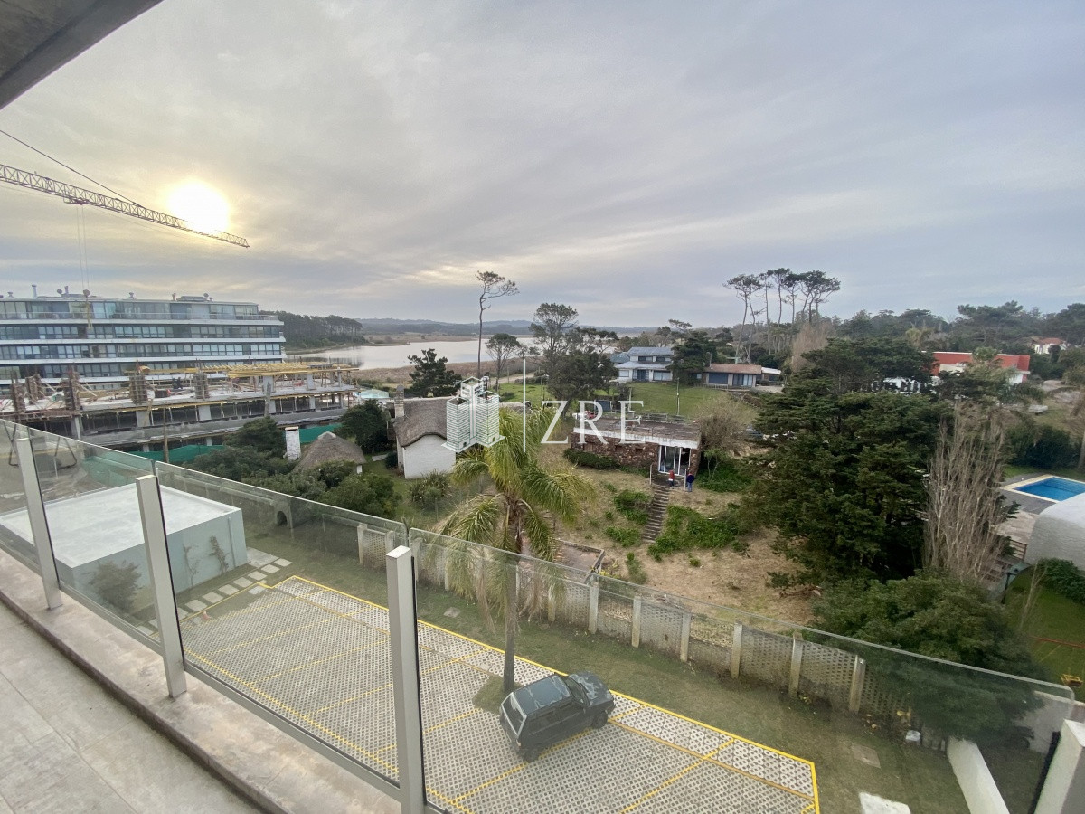 Apartamento ID.335 - Venta apartamento 3 dormitorios playa mansa Punta del Este