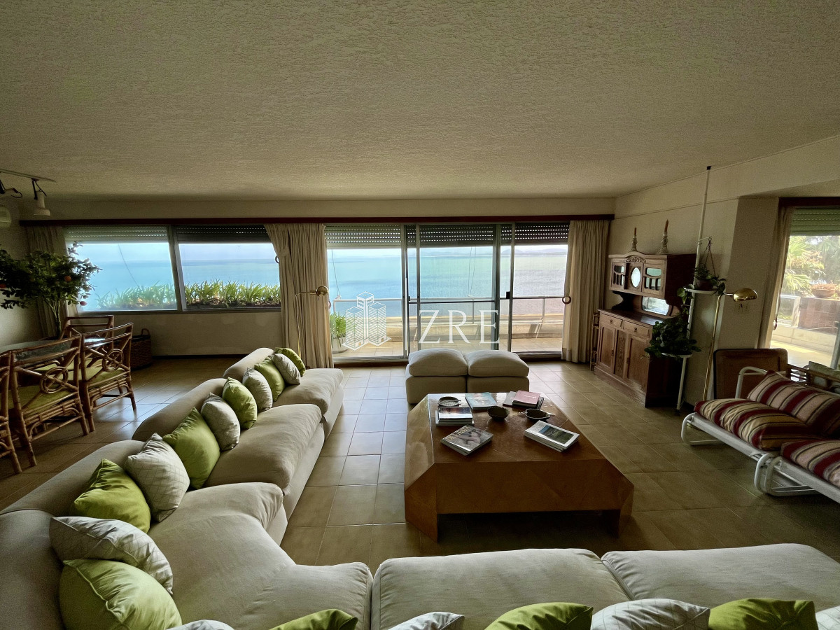 Apartamento ID.685 - Venta Apartamento en venta 3 dormitorios y dependencia en Punta Ballena