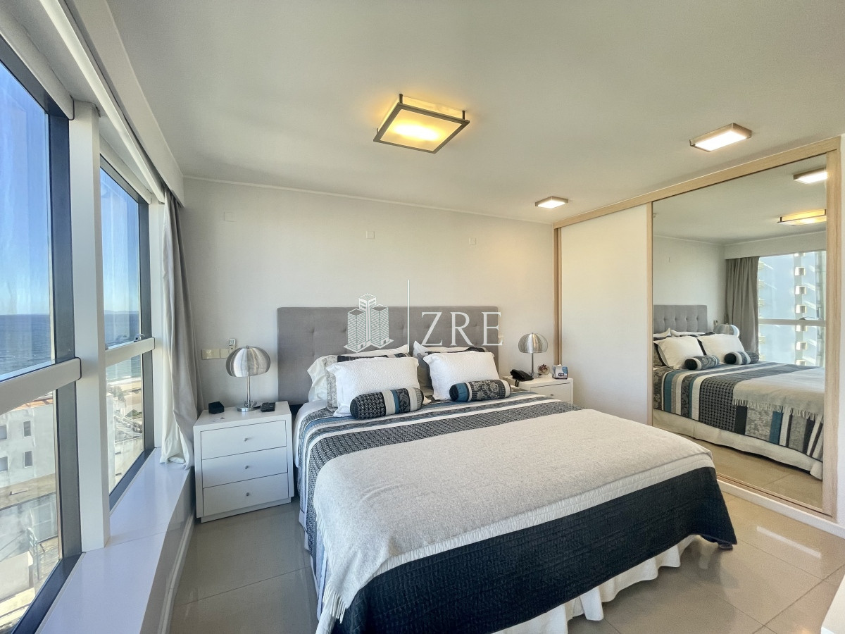 Apartamento ID.225 - Venta Departamento - 3 dormitorios + servicio - Punta Del Este -  Playa Mansa