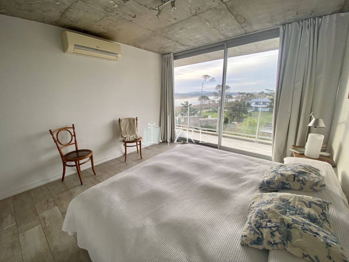 Apartamento ID.335 - Venta apartamento 3 dormitorios playa mansa Punta del Este