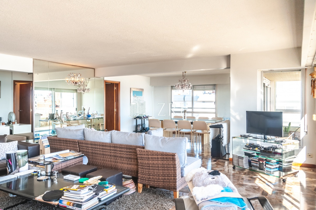 Apartamento ID.338 - Primera fila Playa Mansa, semipiso en Malecon.