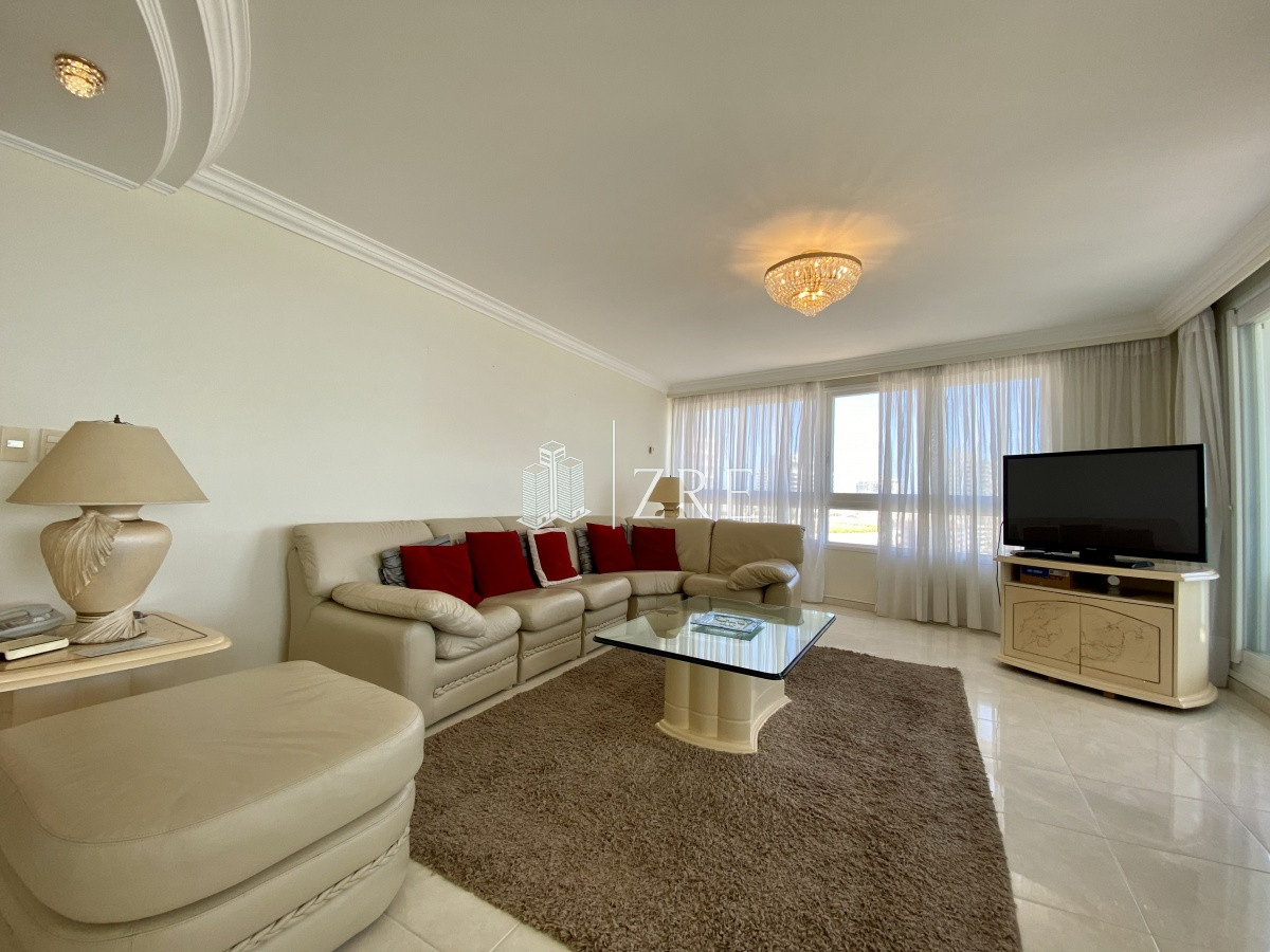 Apartamento ID.379 - Venta apartamento 3 dormitorios. Playa mansa, Punta del Este