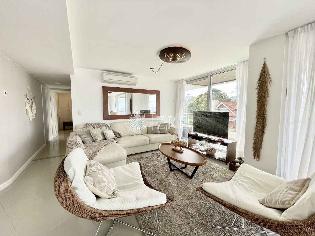 Apartamento ID.235 - venta apartamento 2 dormitorios  2 baños  Parrillero. Playa mansa, Punta del Este 