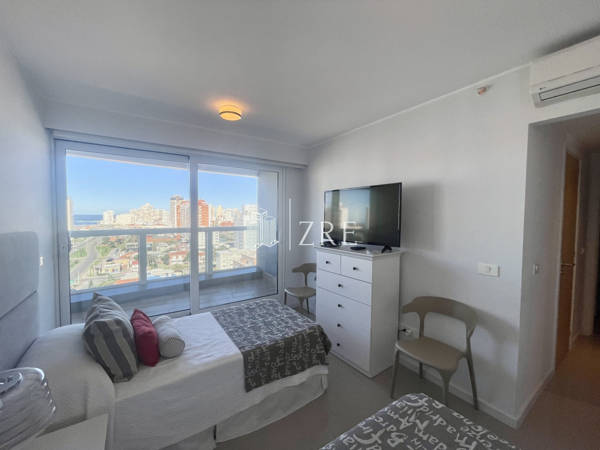 Apartamento ID.225 - Venta Departamento - 3 dormitorios + servicio - Punta Del Este -  Playa Mansa