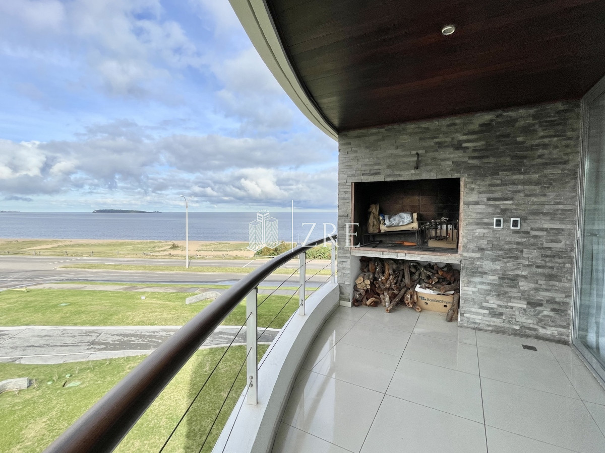 Apartamento ID.235 - venta apartamento 2 dormitorios  2 baños  Parrillero. Playa mansa, Punta del Este 