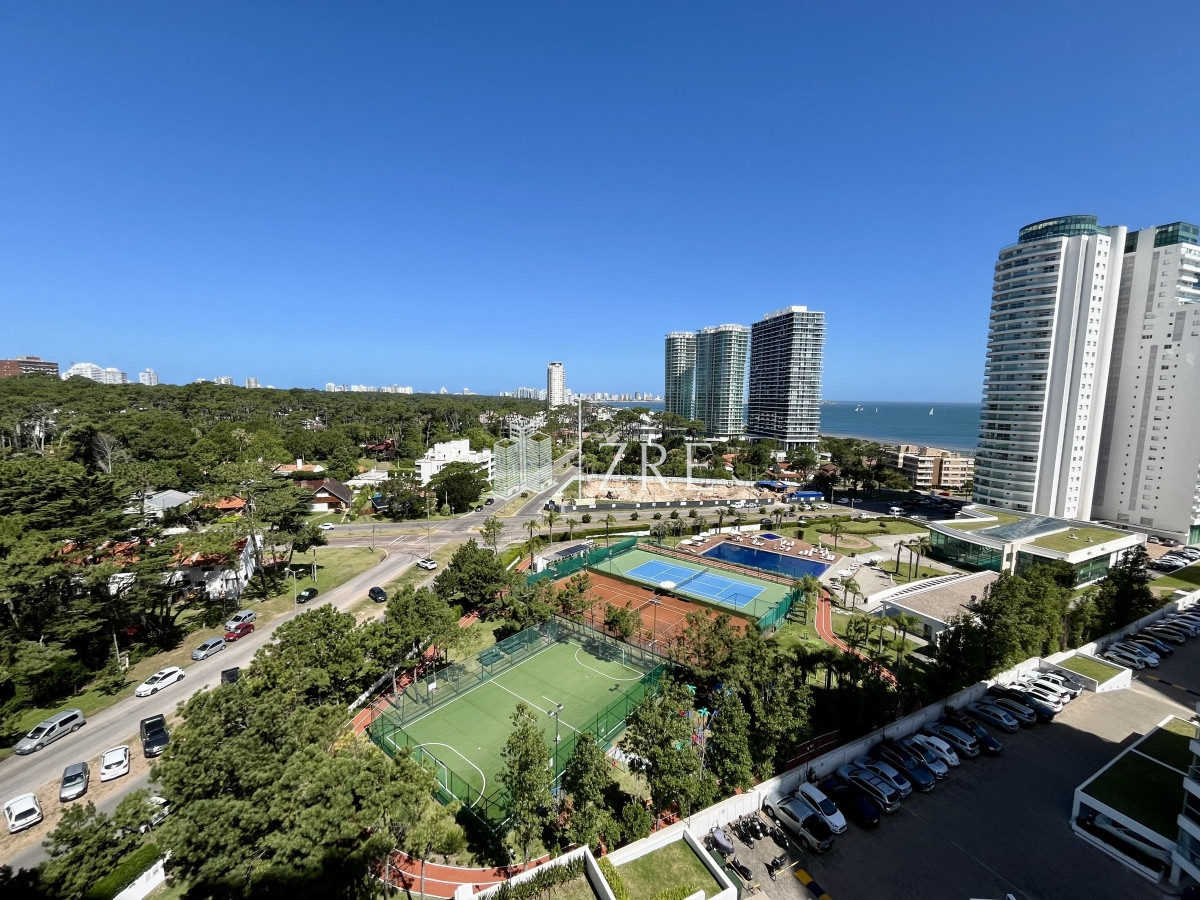 Apartamento ID.137 - Venta apartamento 3 dormitorios más dependencia, playa mansa. Punta del Este 