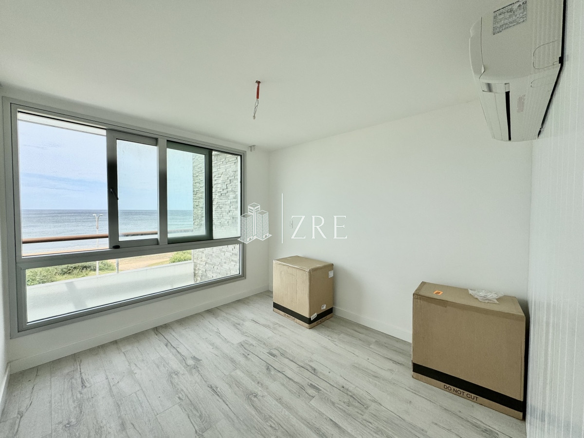 Apartamento ID.809 - Venta Penthouse  - 3 Dormitorios + Servicio - Playa Mansa 