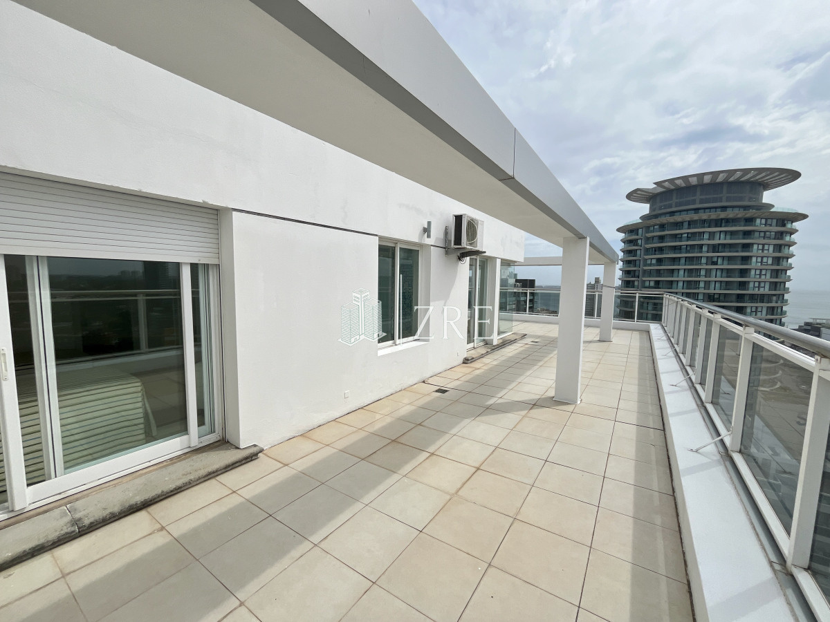 Apartamento ID.695 - Venta apartamento penthouse 3 dormitorios. Playa brava, Punta del Este 