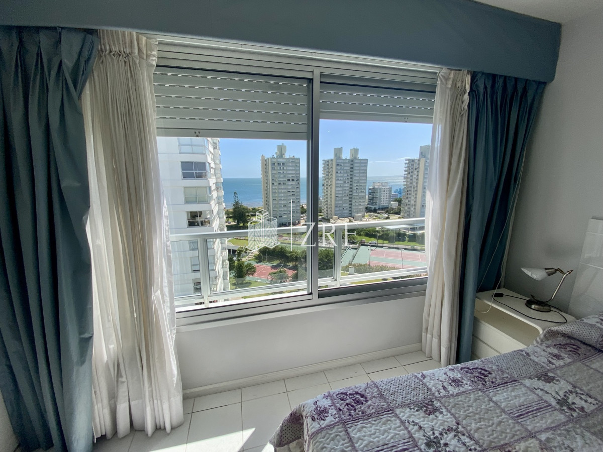 Apartamento ID.137 - Venta apartamento 3 dormitorios más dependencia, playa mansa. Punta del Este 