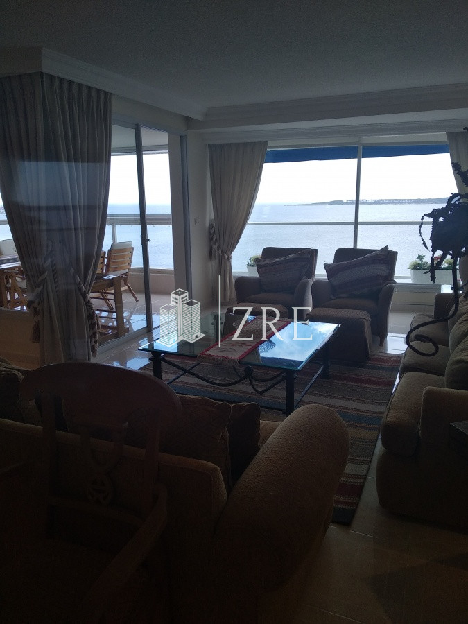 Apartamento ID.421 - Venta apartamento con vista al mar en playa mansa Punta del Este