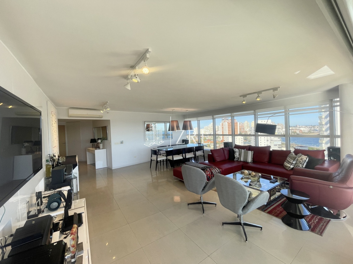 Apartamento ID.225 - Venta Departamento - 3 dormitorios + servicio - Punta Del Este -  Playa Mansa