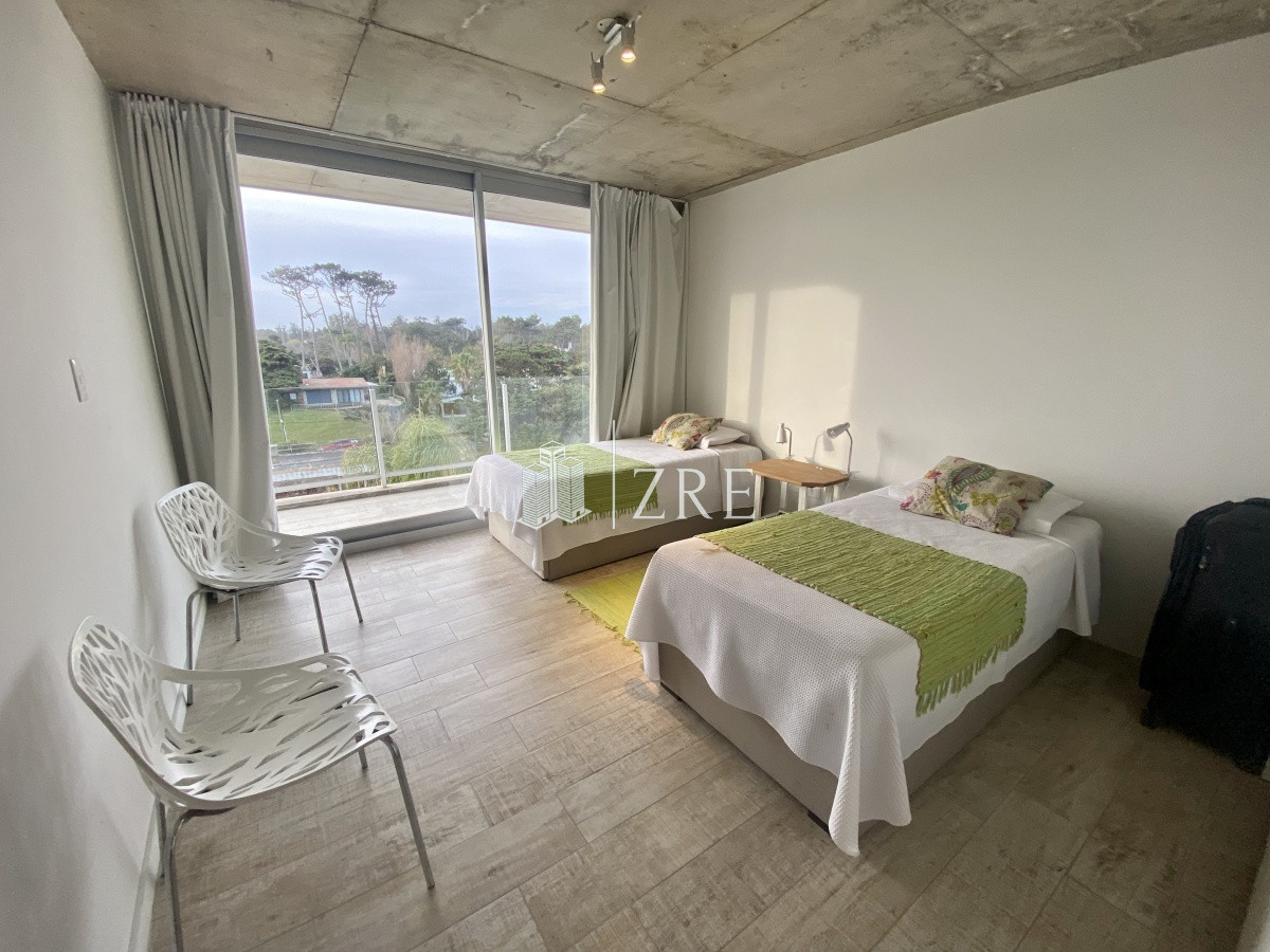 Apartamento ID.335 - Venta apartamento 3 dormitorios playa mansa Punta del Este