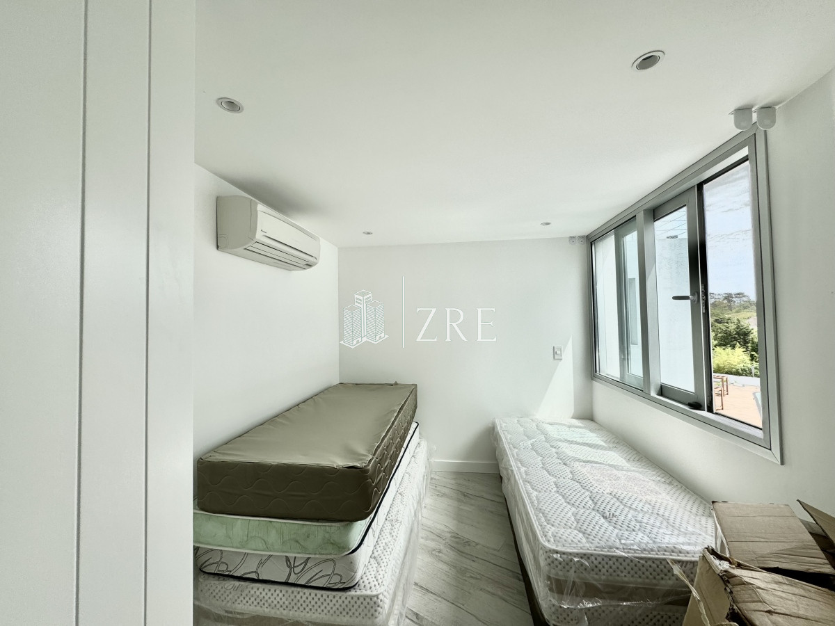 Apartamento ID.809 - Venta Penthouse  - 3 Dormitorios + Servicio - Playa Mansa 