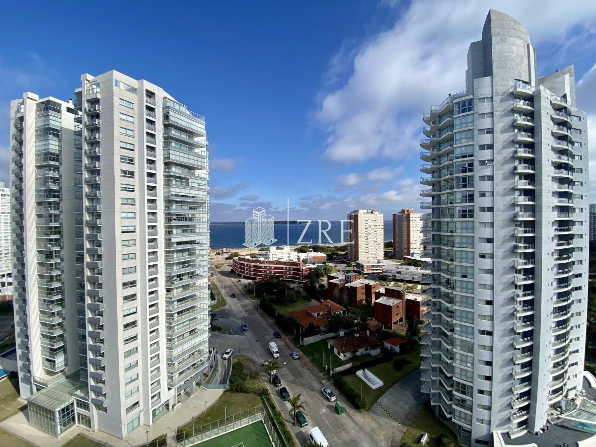 Apartamento ID.311 - Venta dos dormitorios playa mansa Punta del Este