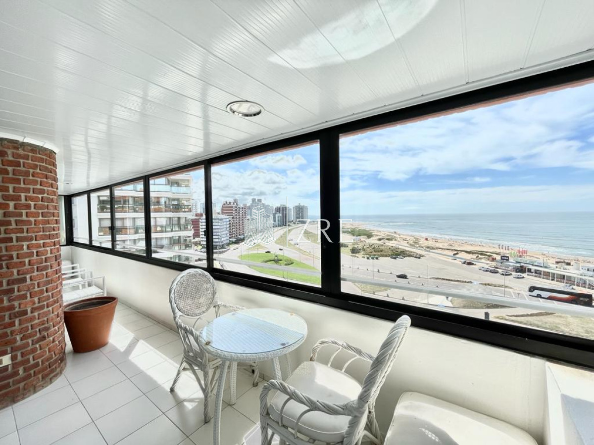 Apartamento ID.245 - PENTHOUSE 2 DORMITORIOS + TERRAZA EXCLUSIVAS VISTAS A PLAYA BRAVA PUNTA DEL ESTE VENTA
