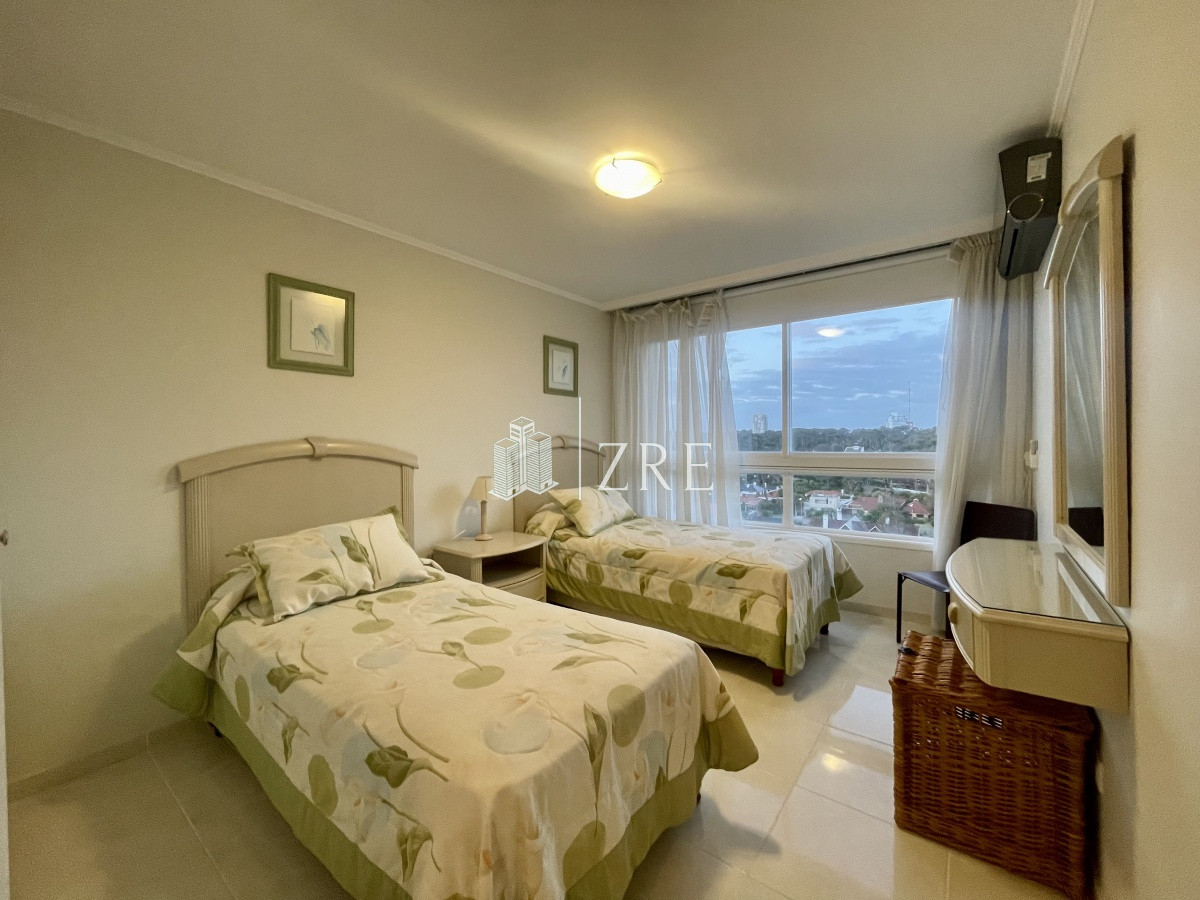 Apartamento ID.419 - Venta apartamento en playa mansa, primera línea, Punta del Este