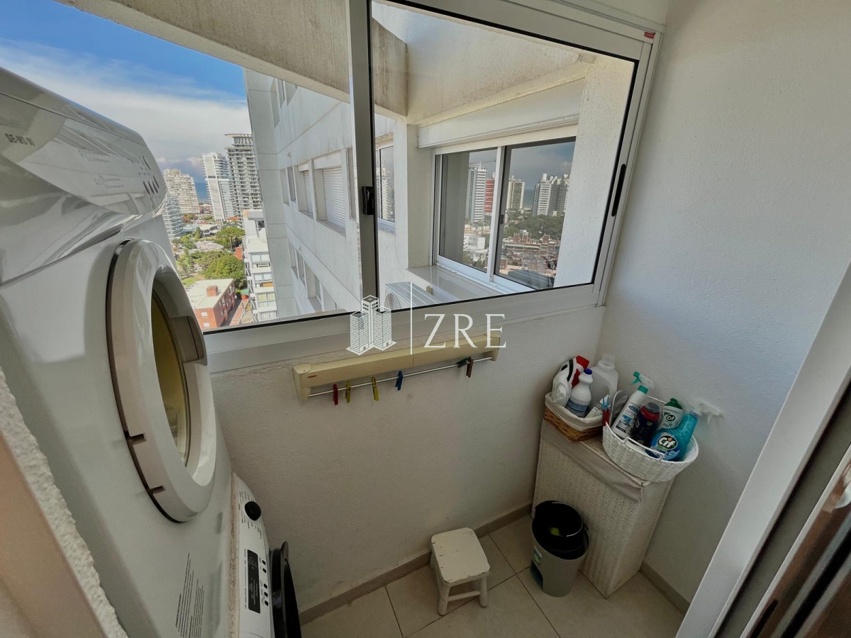 Apartamento ID.656 - Venta apartamento 2 dormitorios. Playa mansa, Punta del Este. 
