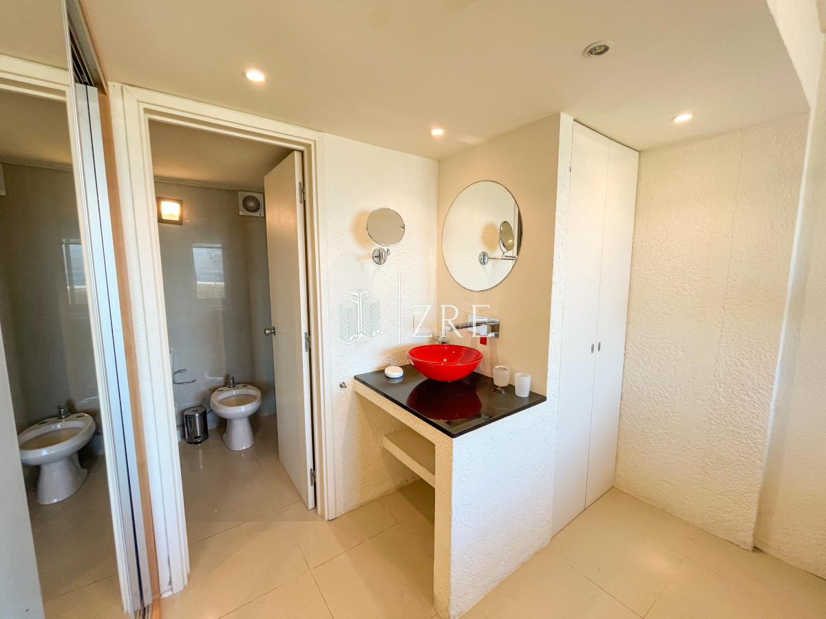 Apartamento ID.1262 - Venta Apartamento 4 Suites Con Vista al Mar, Playa Brava, Punta del Este.