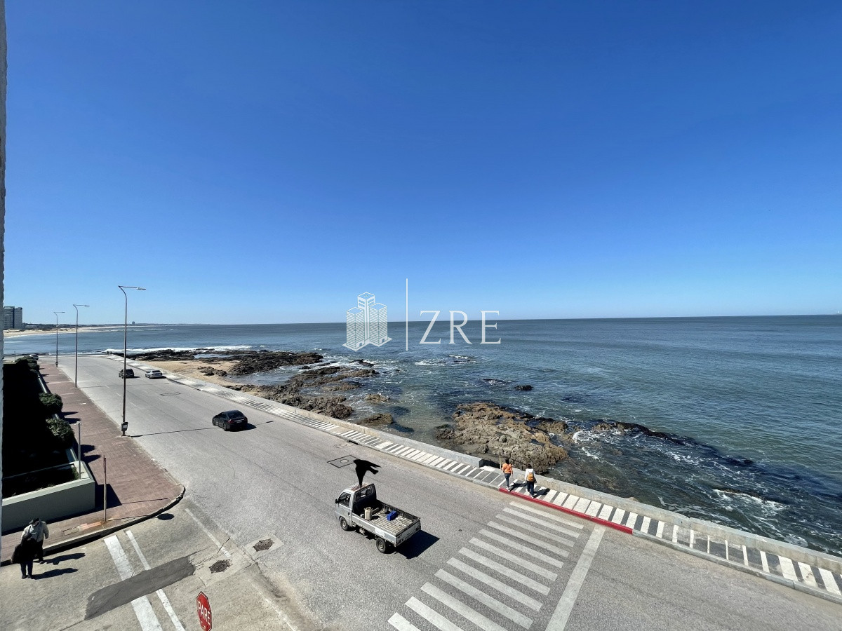 Apartamento ID.473 - Venta Apartamento en primera línea, Playa Brava, Punta del Este.