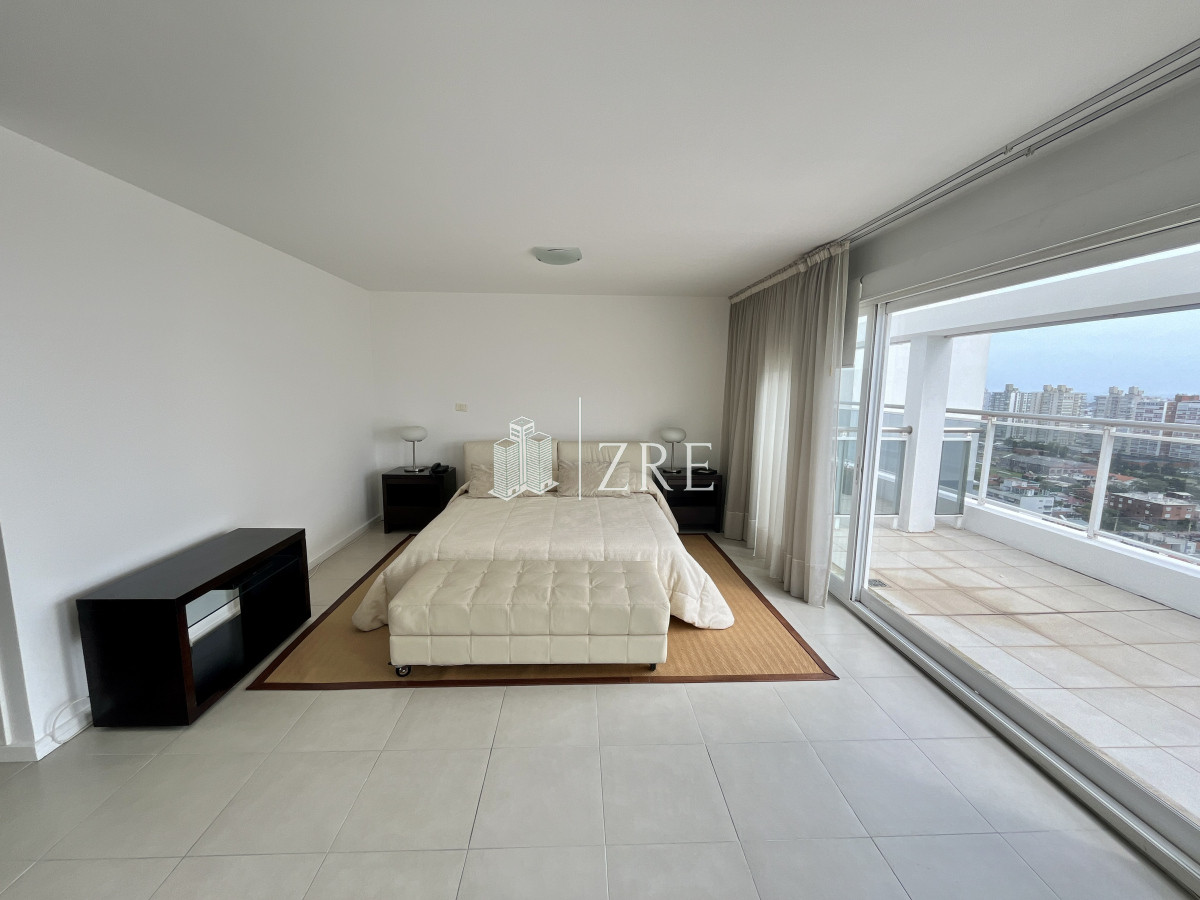 Apartamento ID.695 - Venta apartamento penthouse 3 dormitorios. Playa brava, Punta del Este 